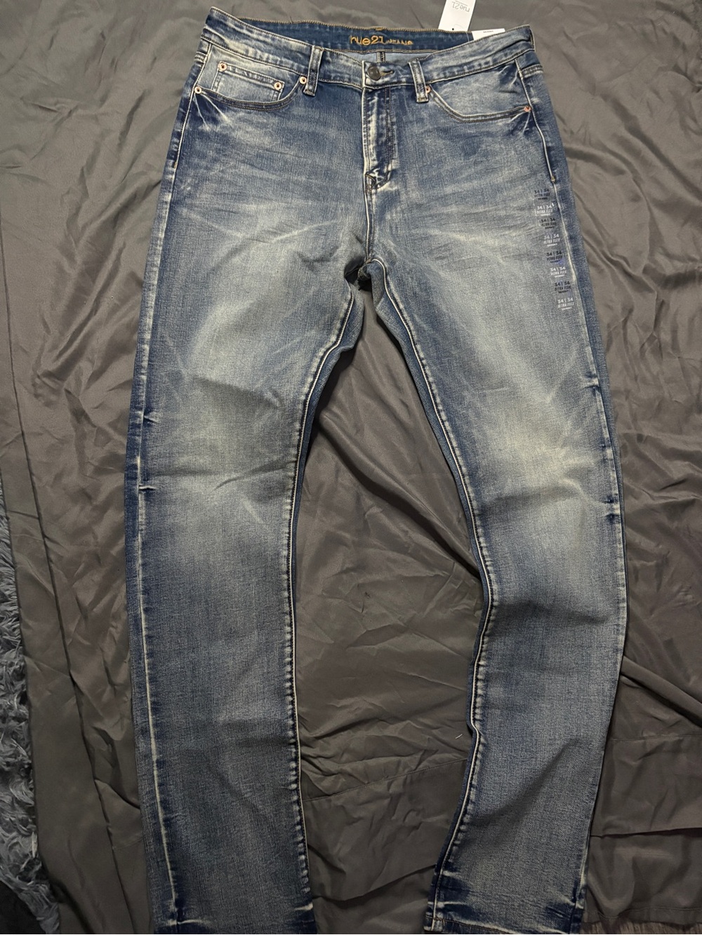 Rue21 Men’s Skinny Jeans in Faded Blue